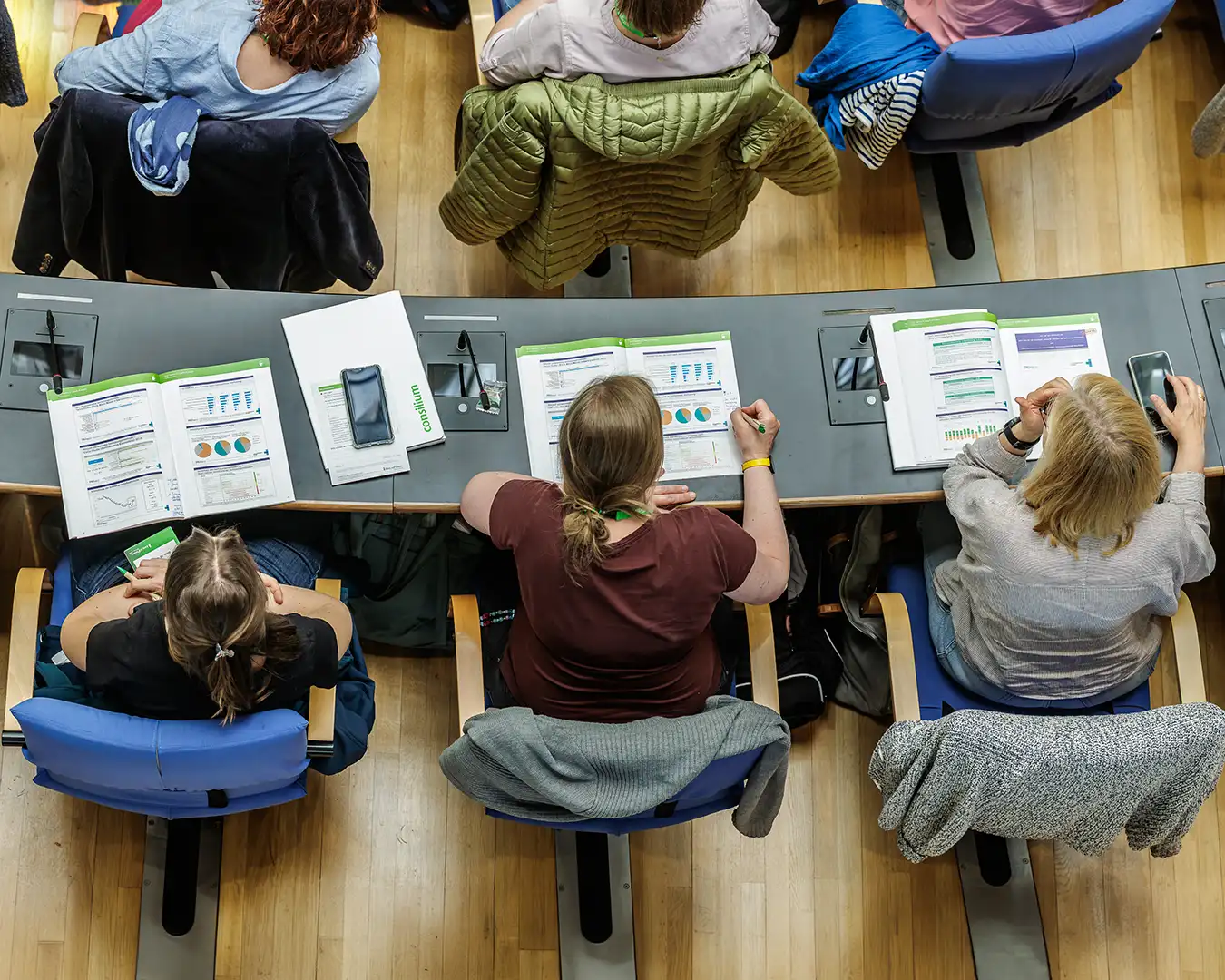fotograf-fotodokumentation-wccb-bonn Die Teilnehmer machen sich Notizen. Ein Foto für eine Dokumentation in Bonn.