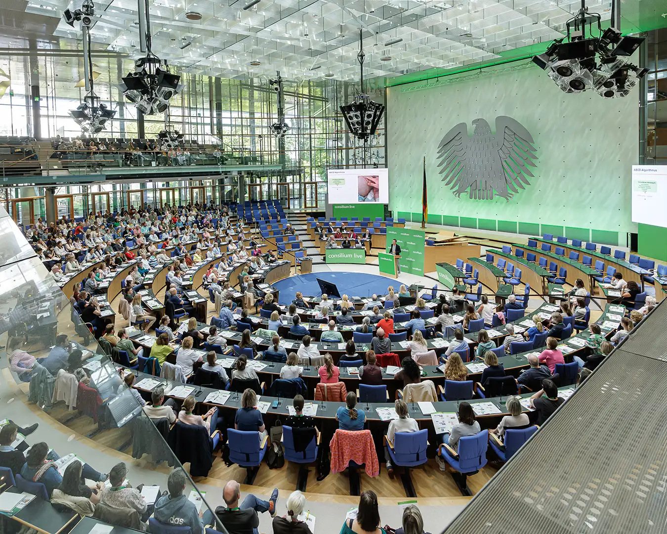 fotografen-des-wccb-bonn Der Plenarsaal des WCC in Bonn.