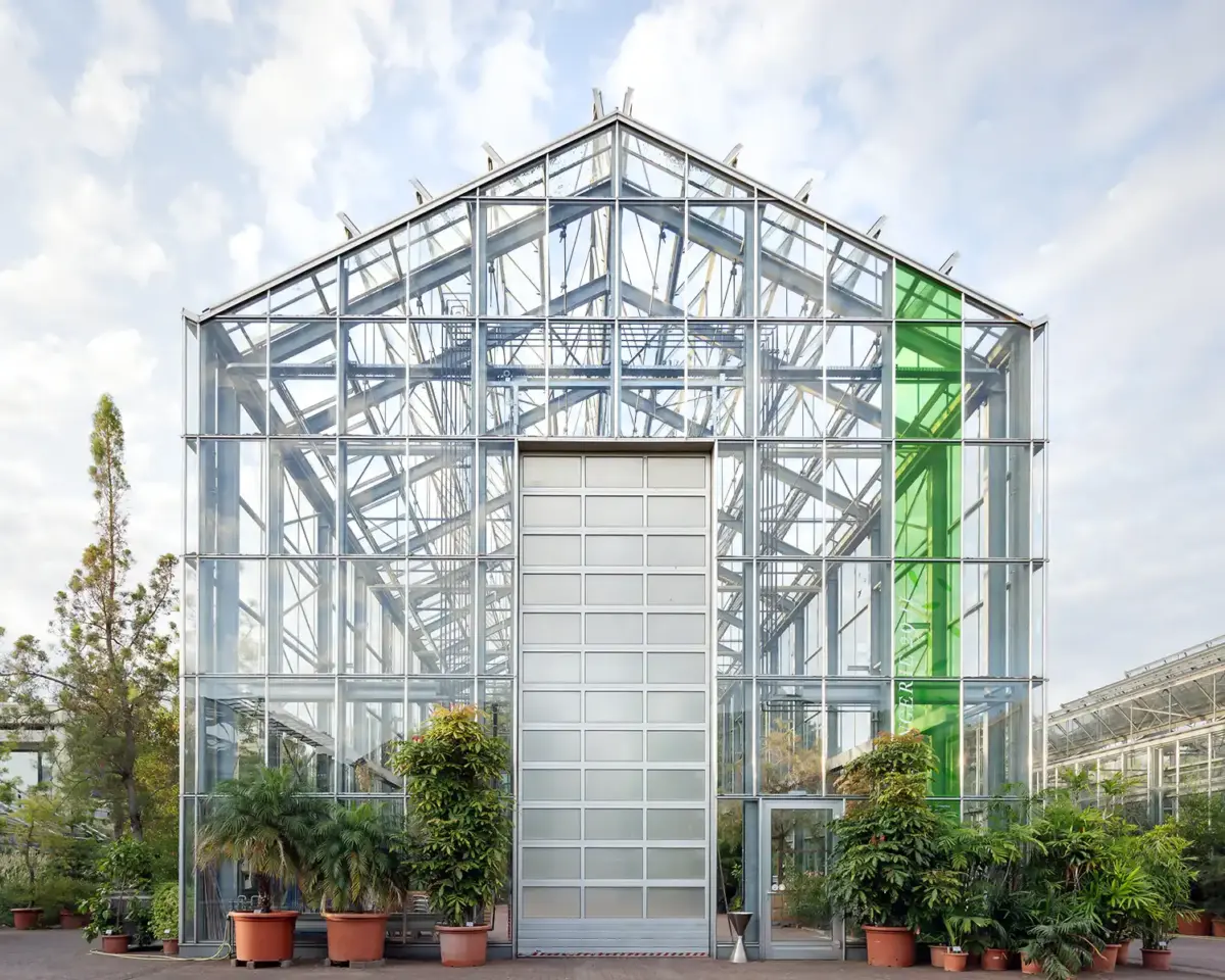 Garten- und Landschaftsbau Fotos. Fotografie von Landschafts-Architektur und Gewächshäusern.