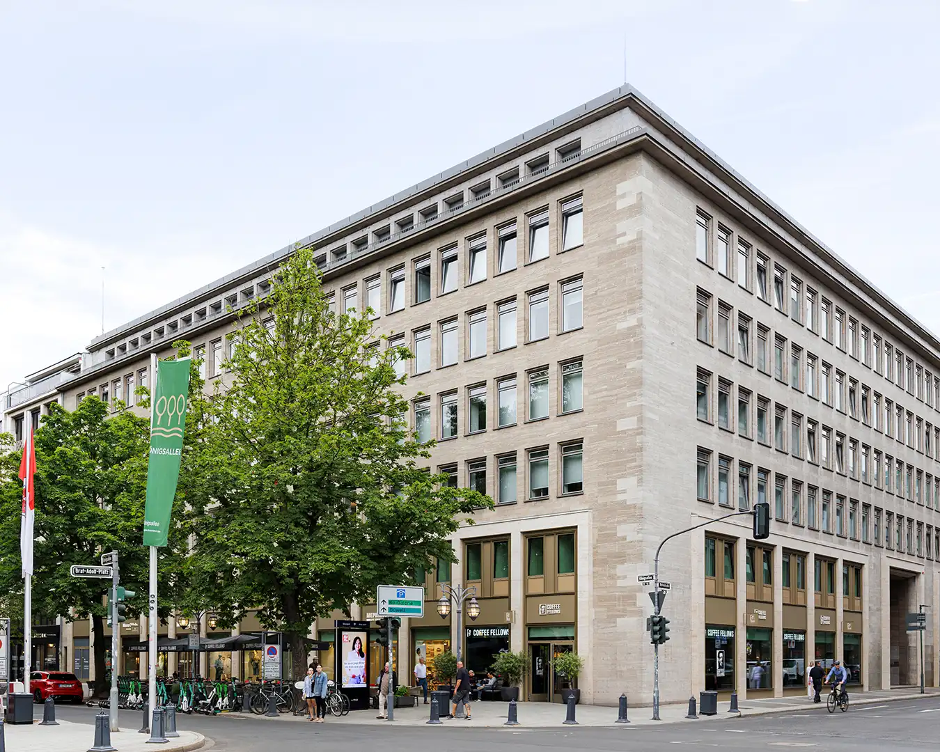 shop-architektur-koenigsallee Architekturfoto eines Gebäudes in der Königsallee. Shop Architektur Fotografie.