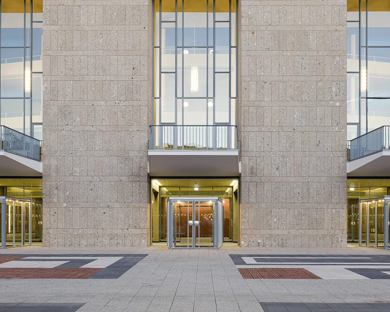 Architekturfoto Eingang der Kölner Oper Der Haupteingang der Oper. Architekturfoto des Architekturfotografen Dirk Baumbach in Köln.