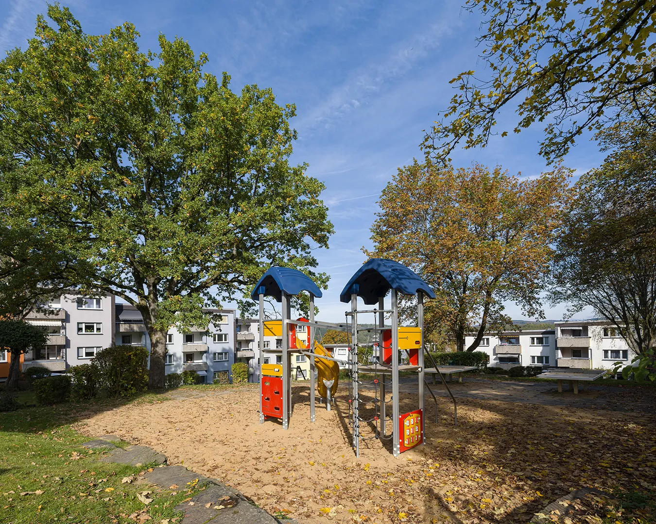 Der Spielplatz der Wohnanlage Der Spielplatz im Zentrum der Wohnanlage.