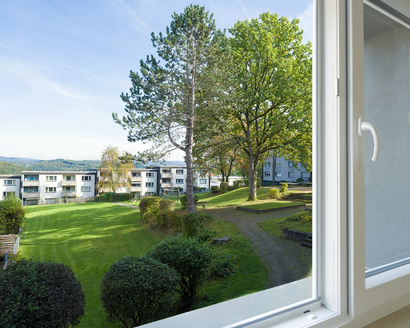 Fotografie von Mietwohnungen und Immobilien Der Ausblick in den Garten. Copyright: Immobilienfotografie Baumbach.