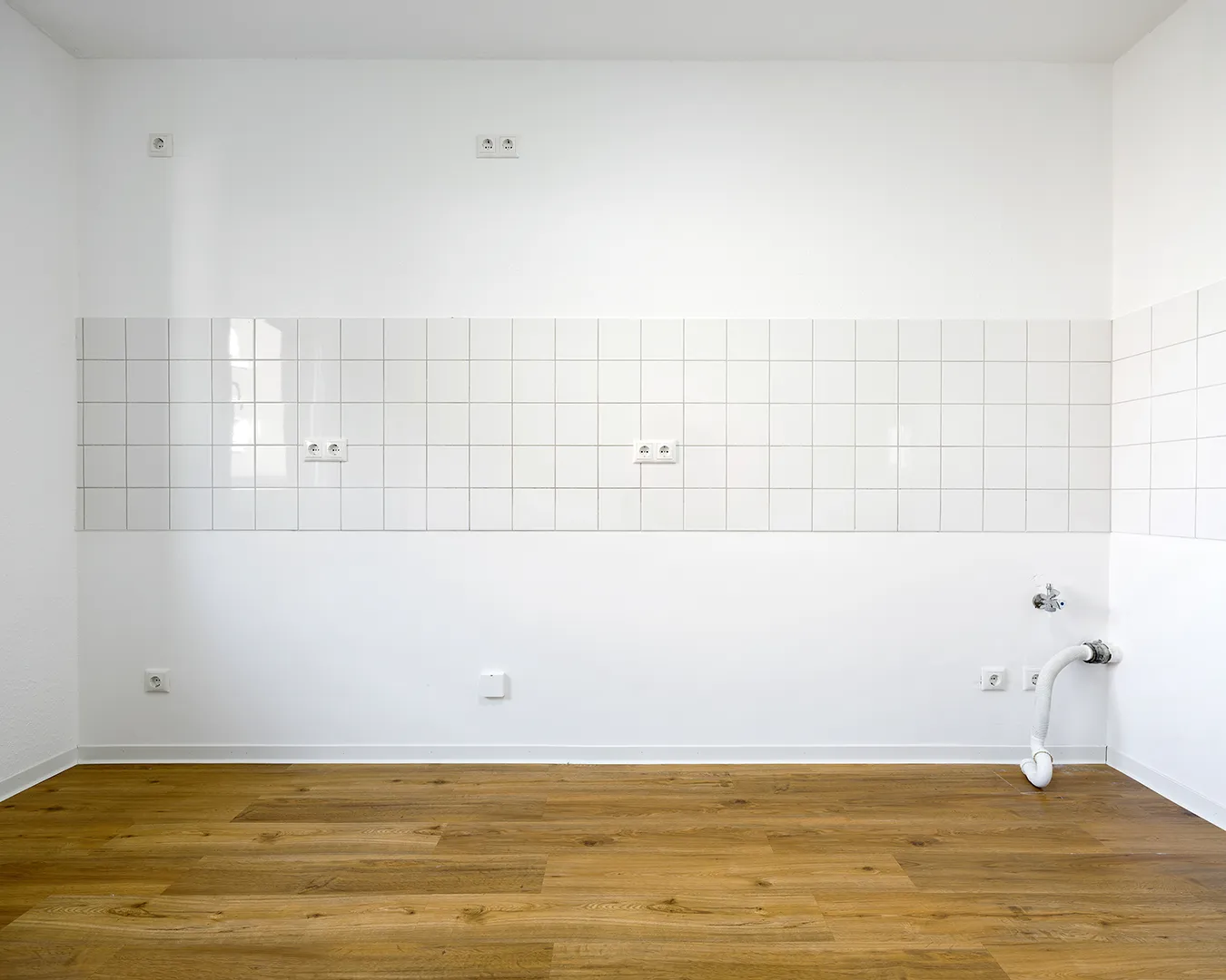 Mietwohnungen richtig fotografieren Viel Platz in der Küche und alle Anschlüsse vorhanden. Foto: Immobilienfotograf Dirk Baumbach.